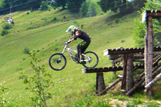 Biker auf einer der Schanzen