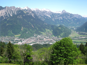 Eine Aussicht auf Bludenz, Bürs und das Klostertal