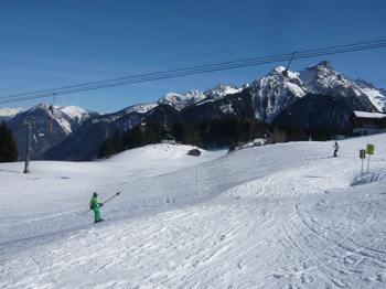 Unser Ferienhaus liegt nur 100 m oberhalb der Talstation von Einhornbahn 2