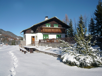 Unser Ferienhaus in der Wintersonne